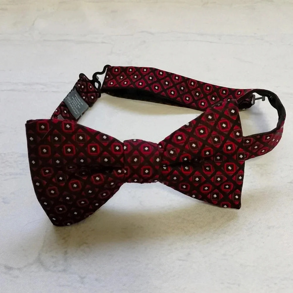 Madison Men's Silk Bow Tie Adjustable Closure Red Black Geometric Square - Picture 6 of 8